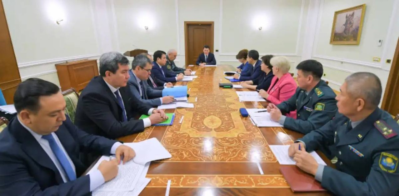 Ерлан Қарин әскери-патриоттық тәрбие мәселесі жөнінде жиын өткізді