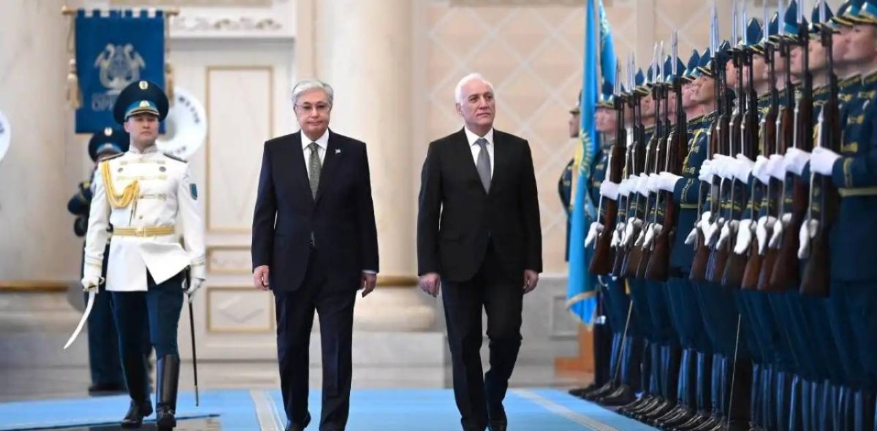 Президент Ақордада Армения президенті Ваагн Хачатурянды қарсы алды