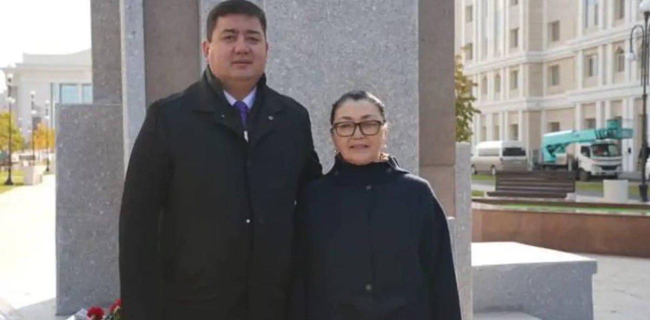 Астана мәслихатының төрағасы белгілі жазушы Роза Мұқанованы мерейтойымен құттықтады