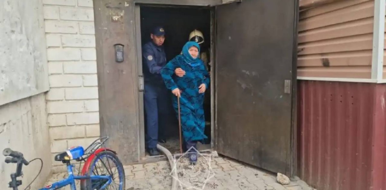 ТЖД қызметкерлері өрттен 10 адамды эвакуациялады