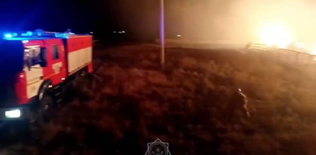 ТЖМ құтқарушылары далада жанып жатқан шөп өртін сөндірді