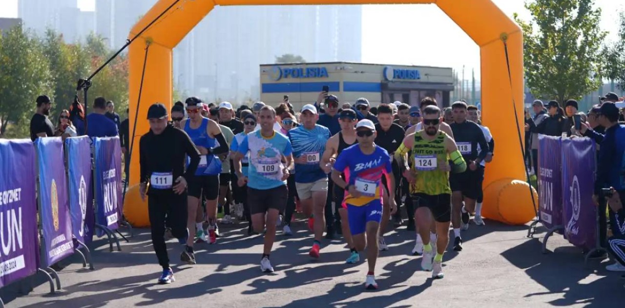 Elge Qyzmet Run: Елордада мемлекеттік қызметшілер арасында жүгіруден жарыс өтті
