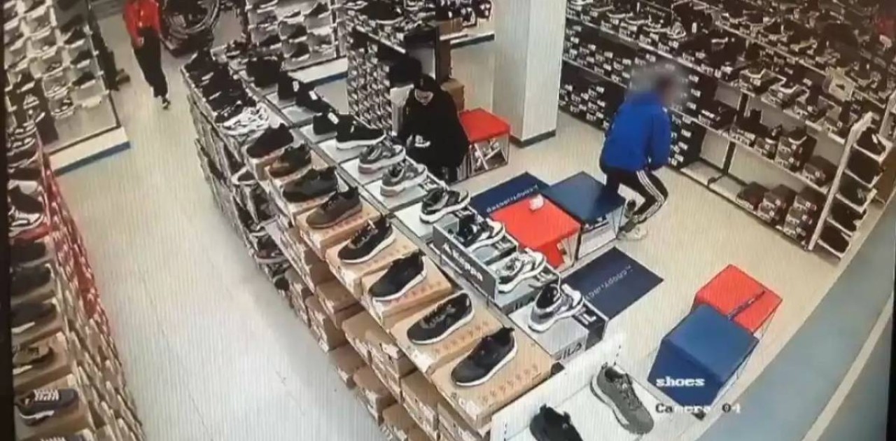 Елордалық полицейлер спорт дүкеніне ұрлыққа түскендерді ұстады