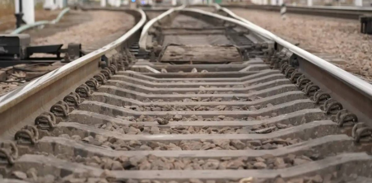 Шымкентте ер адамды пойыз қағып кетті