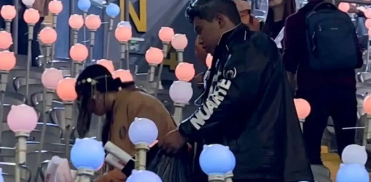 Димаштың елордалық жанкүйерлері концерттен кейін стадионды қоқыстан тазартты