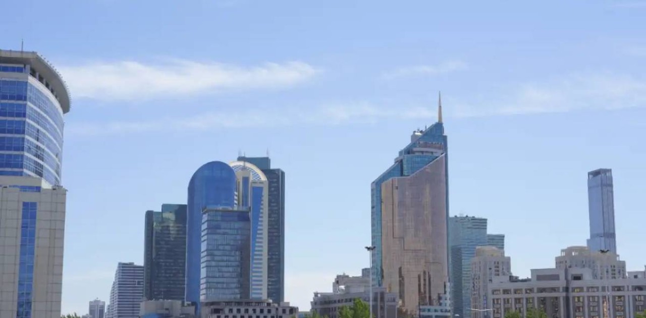 Астанада жол үстінде жаға жыртысқандардың ісі сотта қаралды