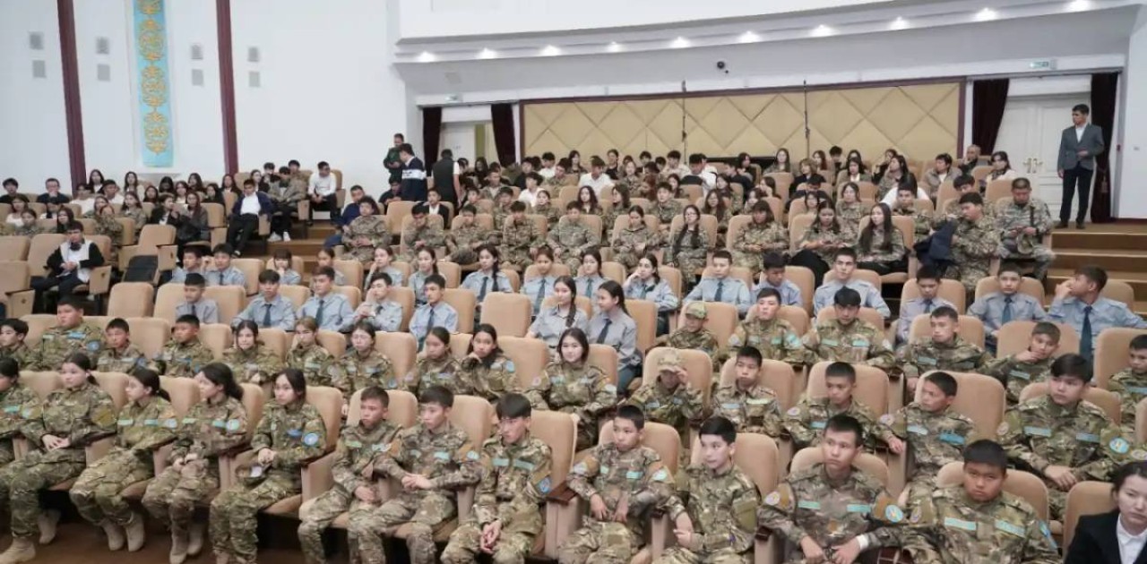Астаналық жас сарбаздар әскери фильм тамашалады