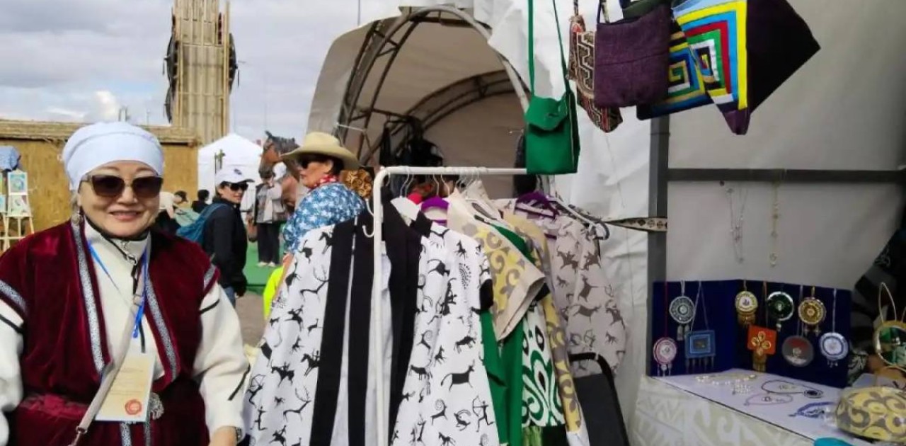 Елордалық әжелер этноауылдағы көрмеге өз бұйымдарын қойды