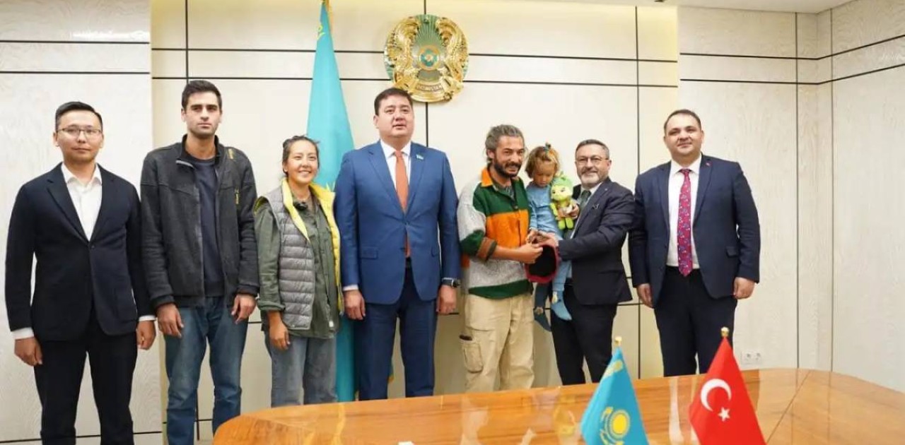 Автобуспен көшпенділер ойындарын көруге шыққан түрік отбасы Астанаға келді