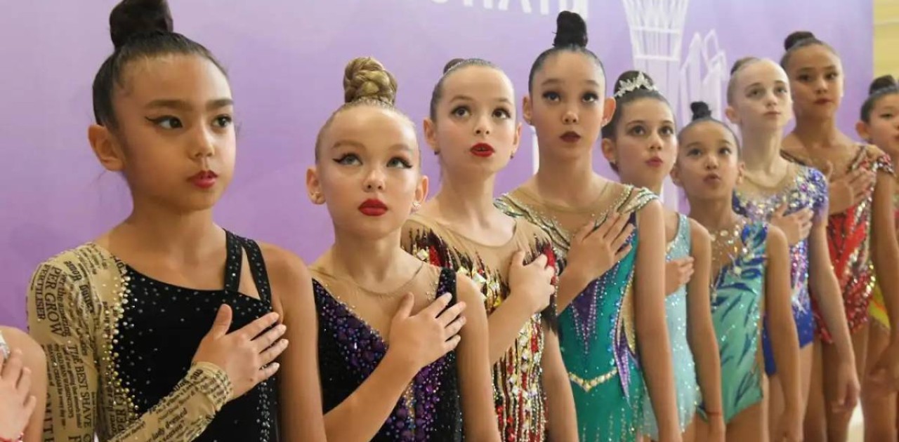 300-ден астам астаналық жас көркем гимнасшы қала чемпионатында бақ сынауда