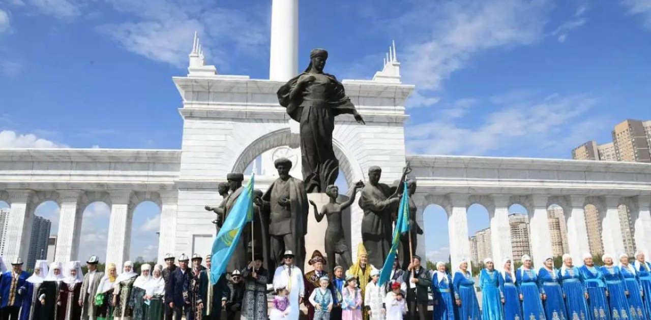 «Менің Қазақстаным» флешмобына 500-ден астам елордалық ардагер қатысты