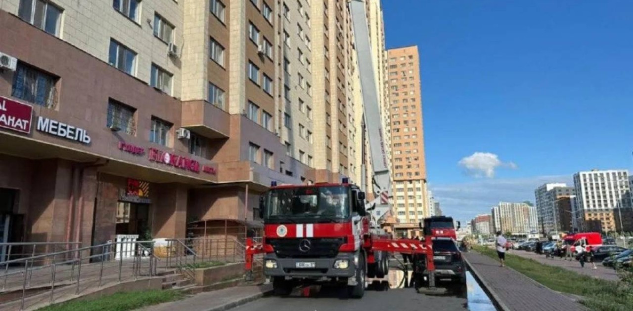 Астанада көпқабатты тұрғын үйден өрт шықты