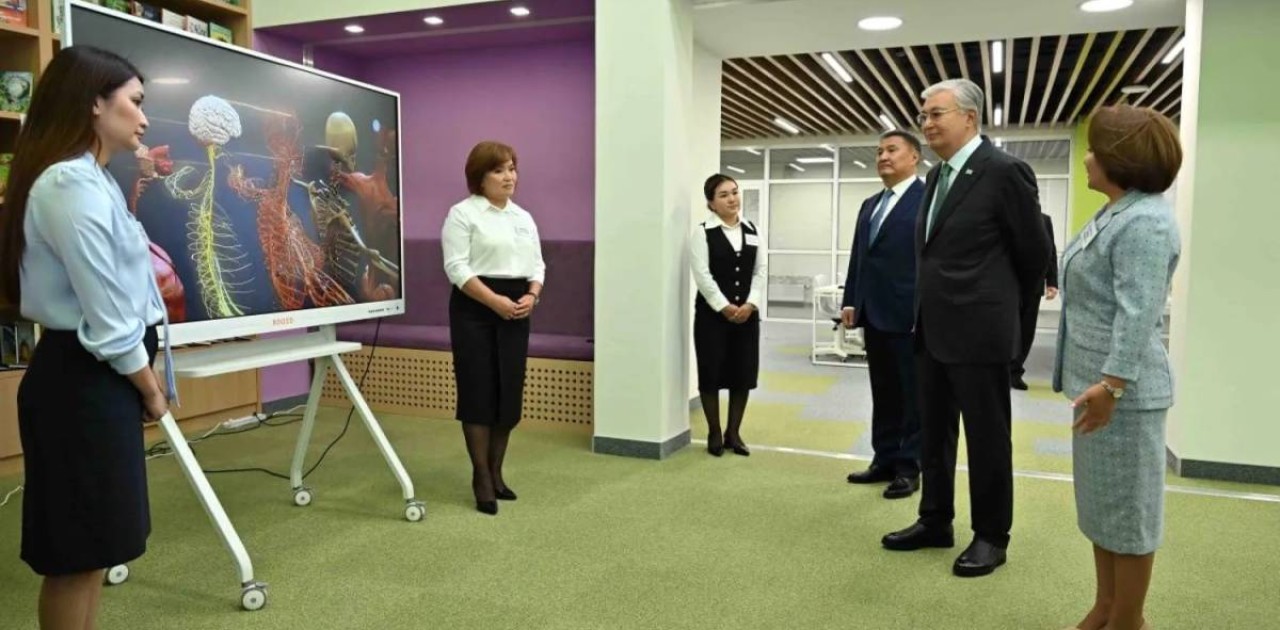 Тоқаев Қосшы қаласындағы мектеп-гимназиямен танысты