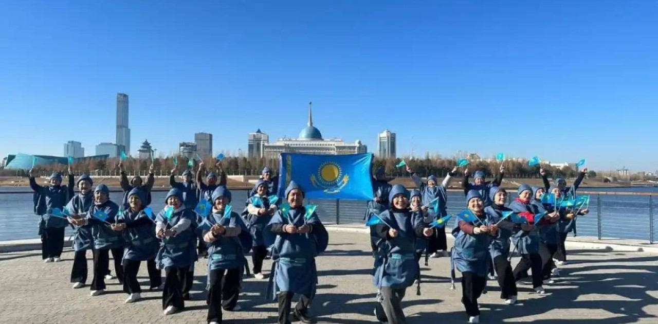 Елордалық зейнеткерлер Республика күніне орай би флешмобын өткізді