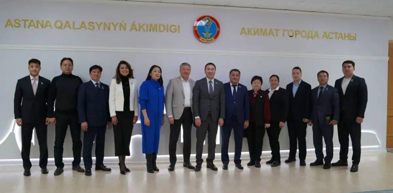 Астана қалалық мәслихатының депутаттары магистранттармен кездесті