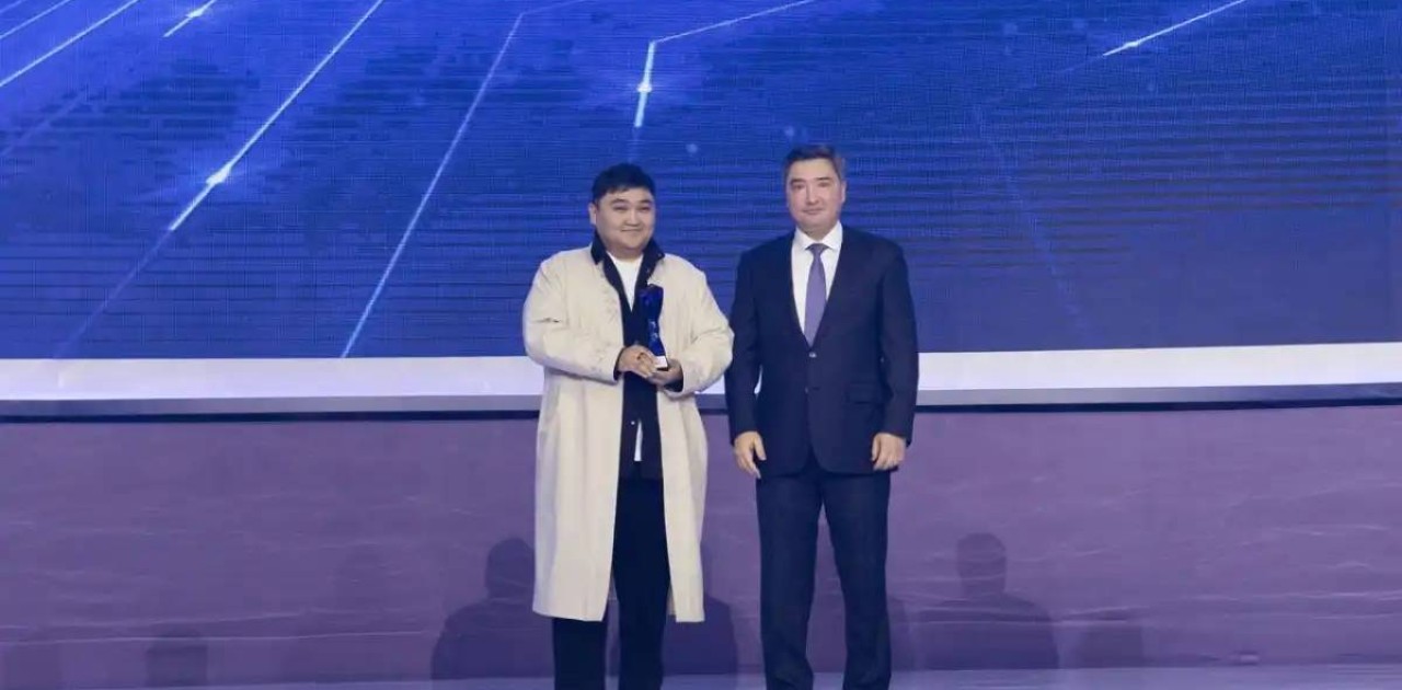 Бектенов үздік отандық IT-жобалар мен цифрлық бастамаларға марапаттарын табыс етті