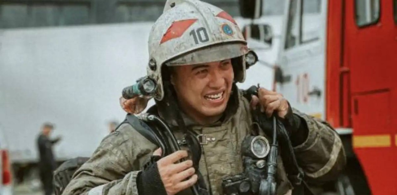 Бірнеше адамның өмірін аман алып қалған астаналық өрт сөндіруші