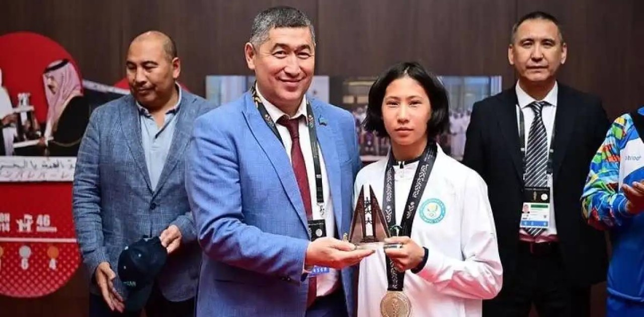 Руслан Есеналин Азия ойындарының жүлдегері астаналық Анель Цойды құттықтады