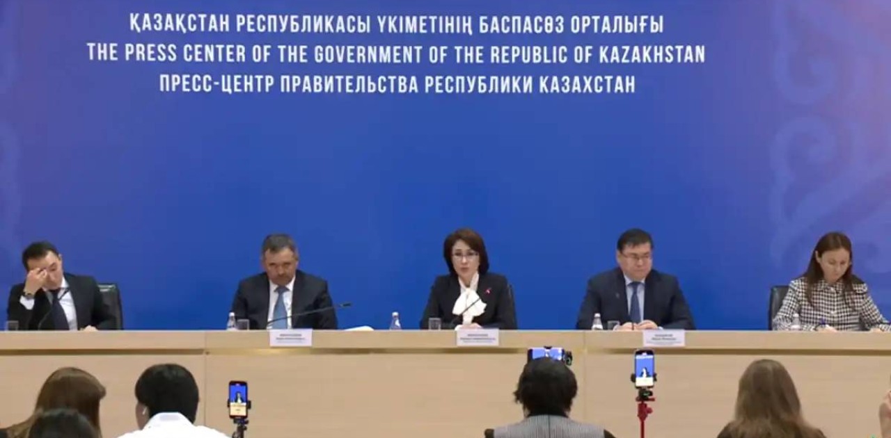 Дәрігерлерді баспанамен қамту  – министр жауабы