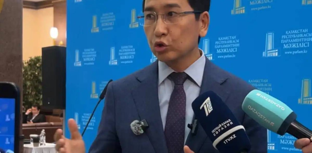 «Сүйінші!»: Аймағамбетов ұстаздарға қуанышты жаңалық айтты