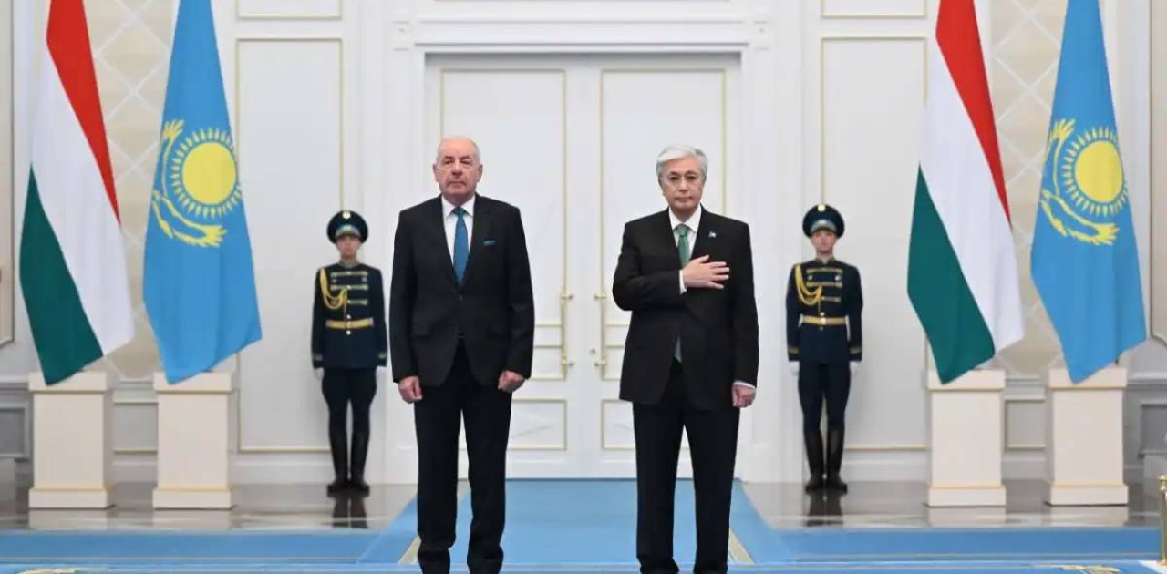 Тоқаев Ақордада Мажарстан Президентін салтанатты түрде қарсы алды