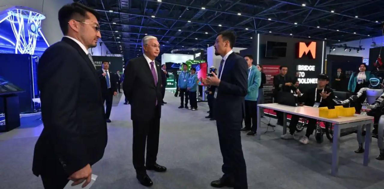 Мемлекет басшысы цифрлық шешімдер көрмесіне барды