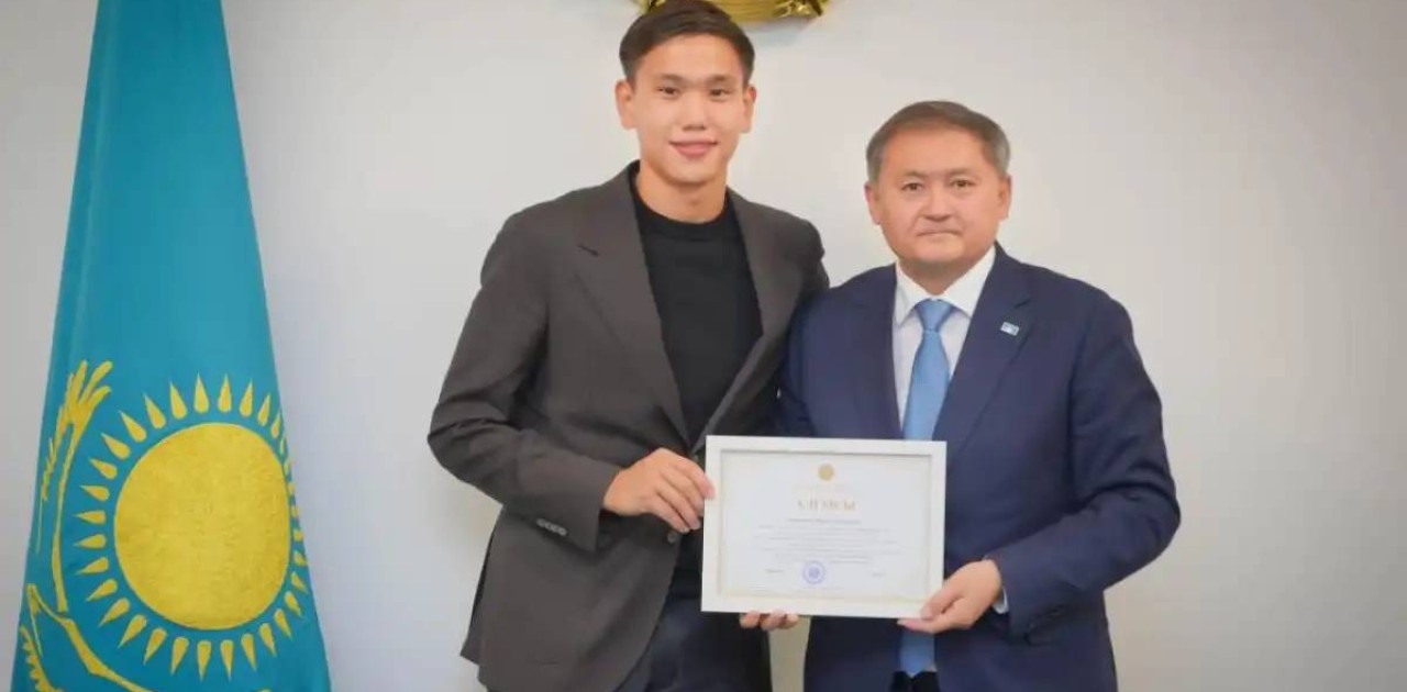 Шерхан Қалмұрзаға ректор гранты берілді