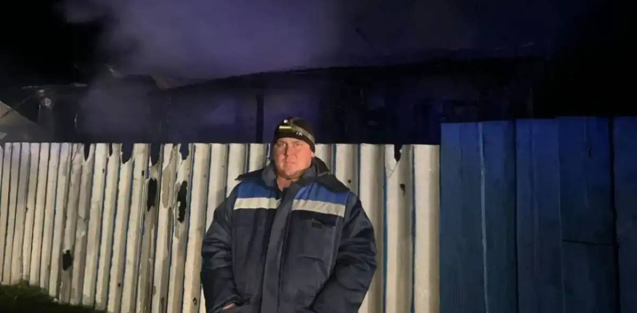 ШҚО-да ер адам өртеніп жатқан үйден көршісінің екі баласын құтқарып қалды