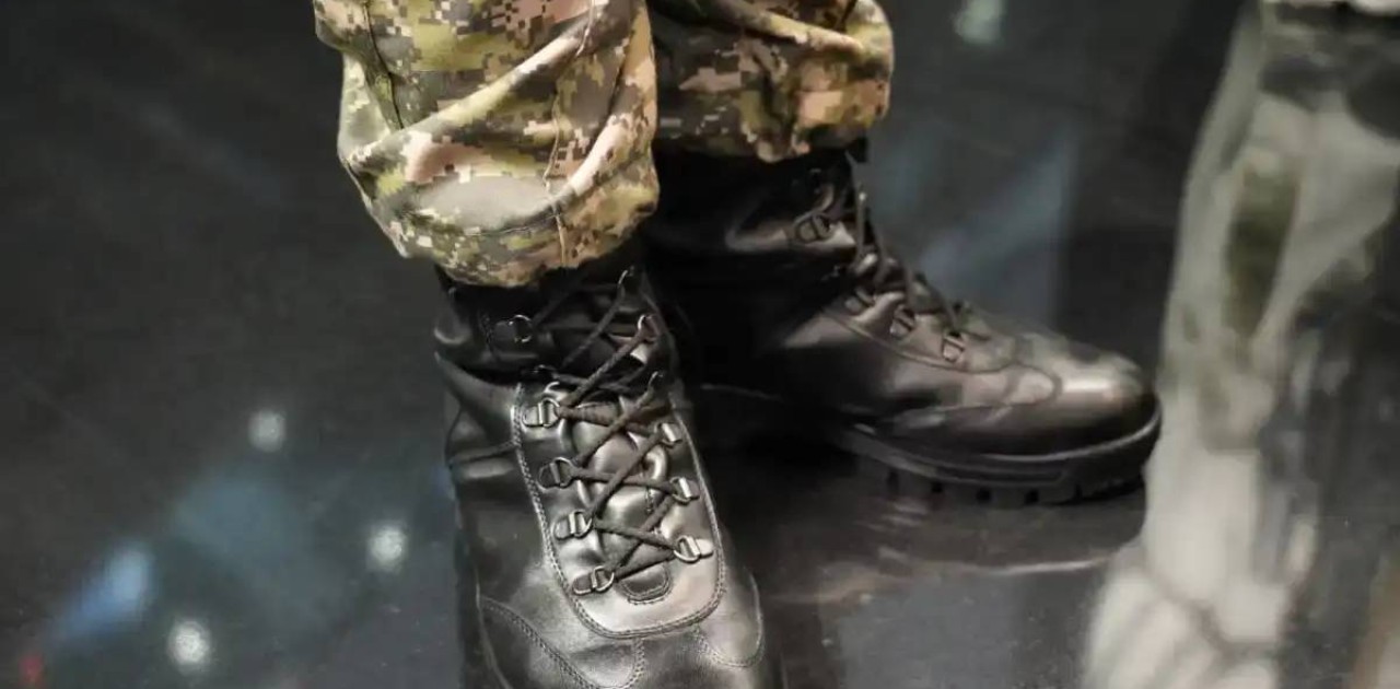 Алматыда сарбаз әскери бөлім ғимаратының үшінші қабатынан секіріп кетті