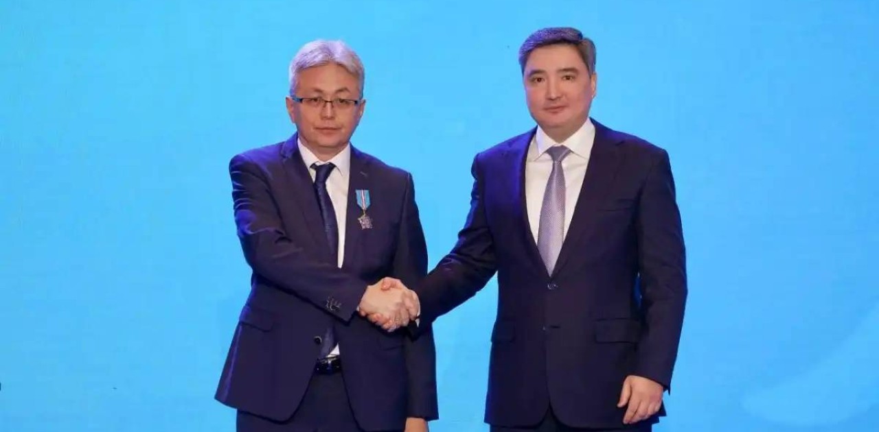 Олжас Бектенов Президент атынан әлеуметтік-еңбек саласы қызметкерлерін марапаттады