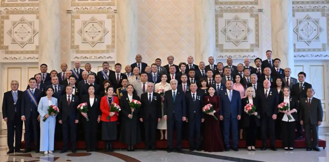 Республика күніне орай Мемлекет басшысы елге еңбегі сіңген азаматтарды марапаттады