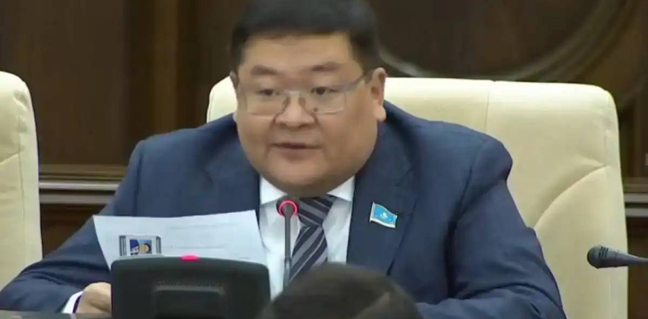 Айдос Сарым: Жалған коучтар мен рухани алаяқтар қоғам үшін қауіпті құбылысқа айналды