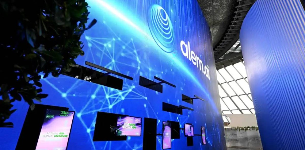 Қазақстан және Мажарстан президенттері Alem.AI халықаралық жасанды интеллект орталығын аралап көрді