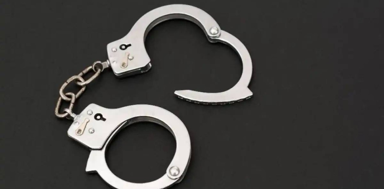 «Маған пәтер сыйлаңдар»: Астанадағы ірі сауда орталығында ер адам іш киіммен жүремін деп сотты болды