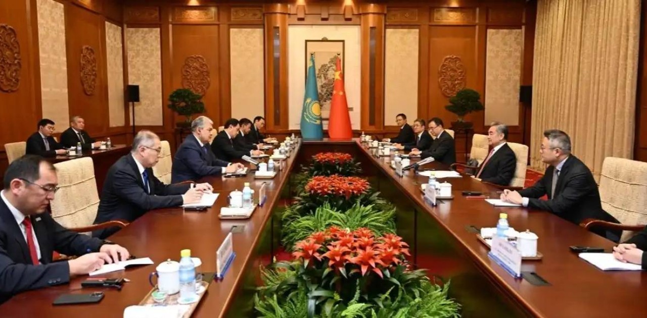 Қазақстан мен Қытай сыртқы істер министрлері Бейжіңде келіссөздер жүргізді