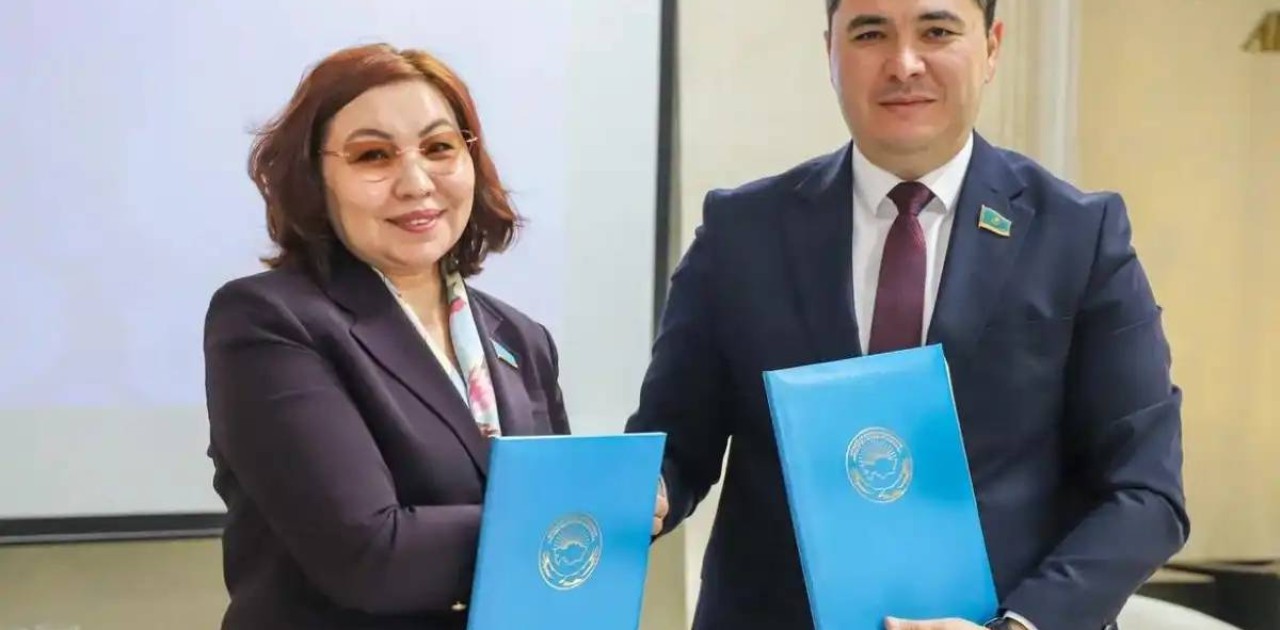 Этносаралық келісім: Бас редакторлар клубы мен ҚХА журналистер клубы меморандумға отырды