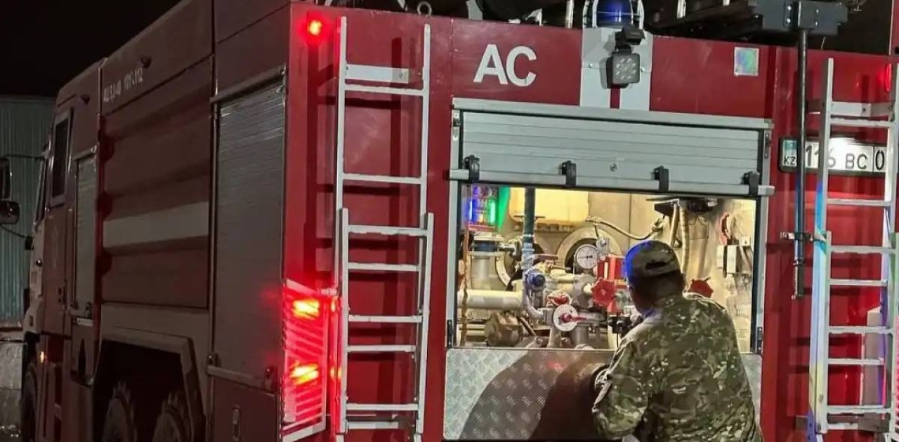 Құтқарушылар бүгін түнде өрт қаупіне байланысты екі қалада 52 адамды эвакуациялады