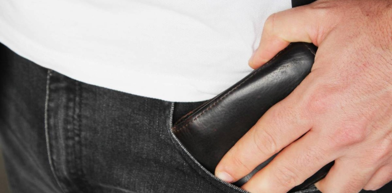 Бірге тұратын адамның ұйықтауын күткен: Астанада көршісінің ақшасын ұрлаған күдікті қолға түсті