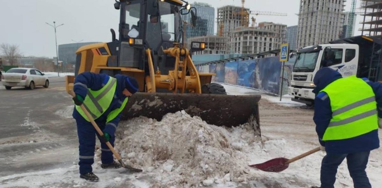 Елордада 2800-ден астам жұмысшы қар тазалауға шықты