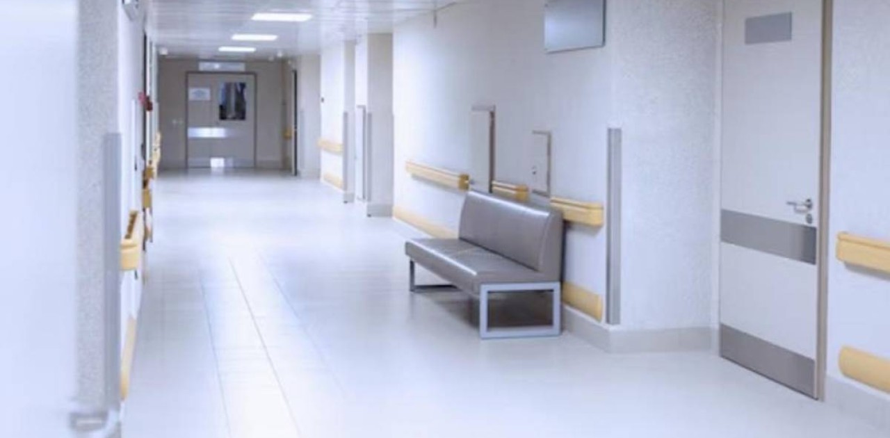 Елордадағы қасбет құлауынан жарақат алған фельдшердің жағдайы ауыр