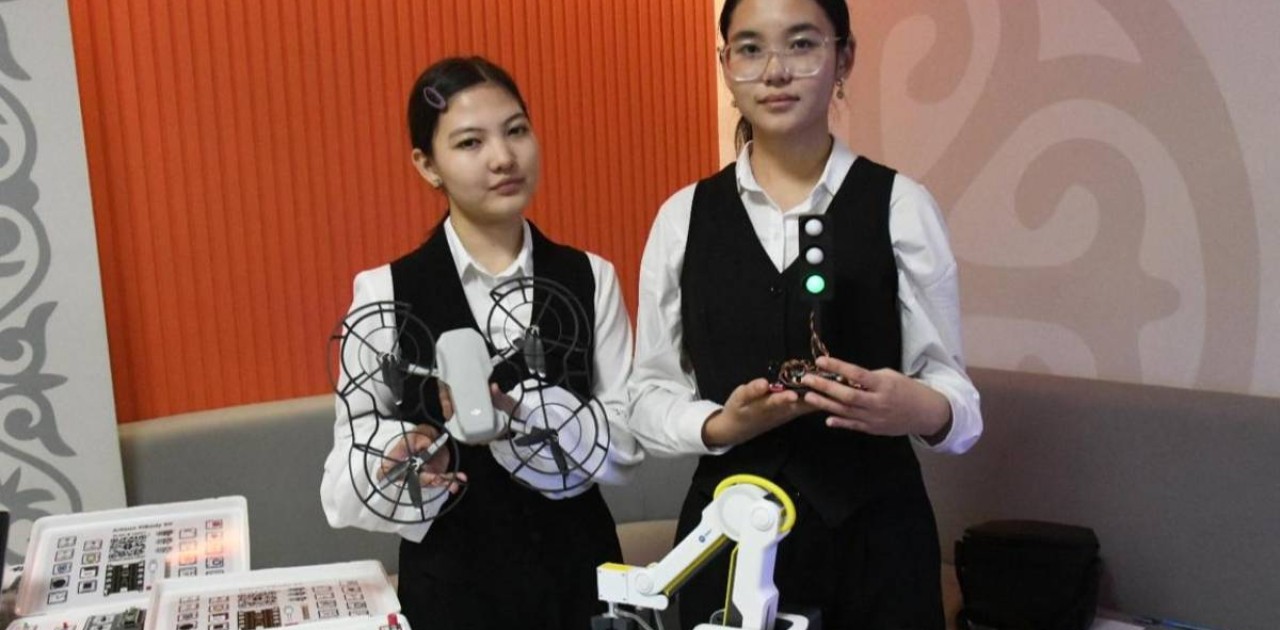 Астаналық мектепте оқушылар алақан арқылы төлем жасайды