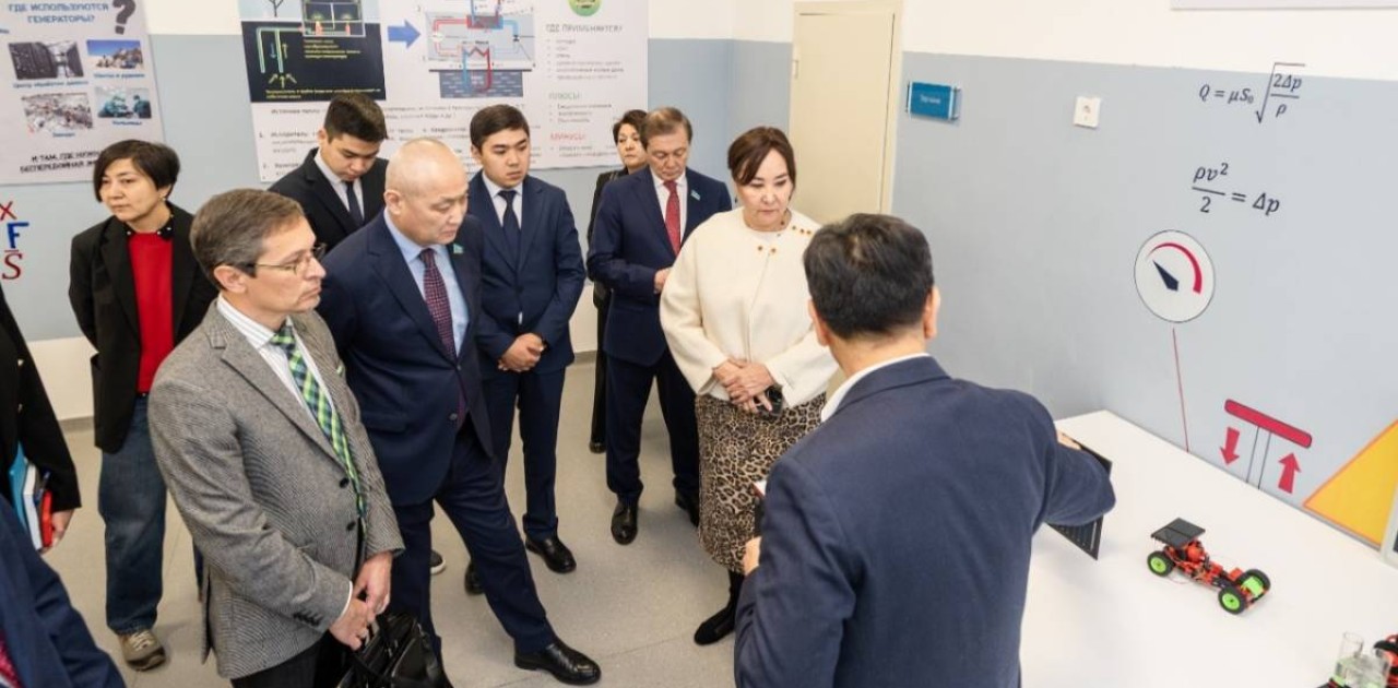 «Энергия үнемдеу балалардың көзімен»: Астаналық мектепте заманауи құралдармен жабдықталған физика кабинеті ашылды