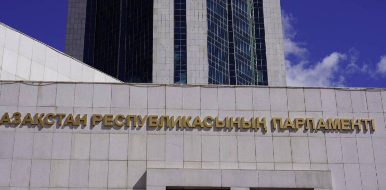 "Заң алдында жауап береді": елімізде ЛГБТ пропагандасына заңмен тыйым салынды