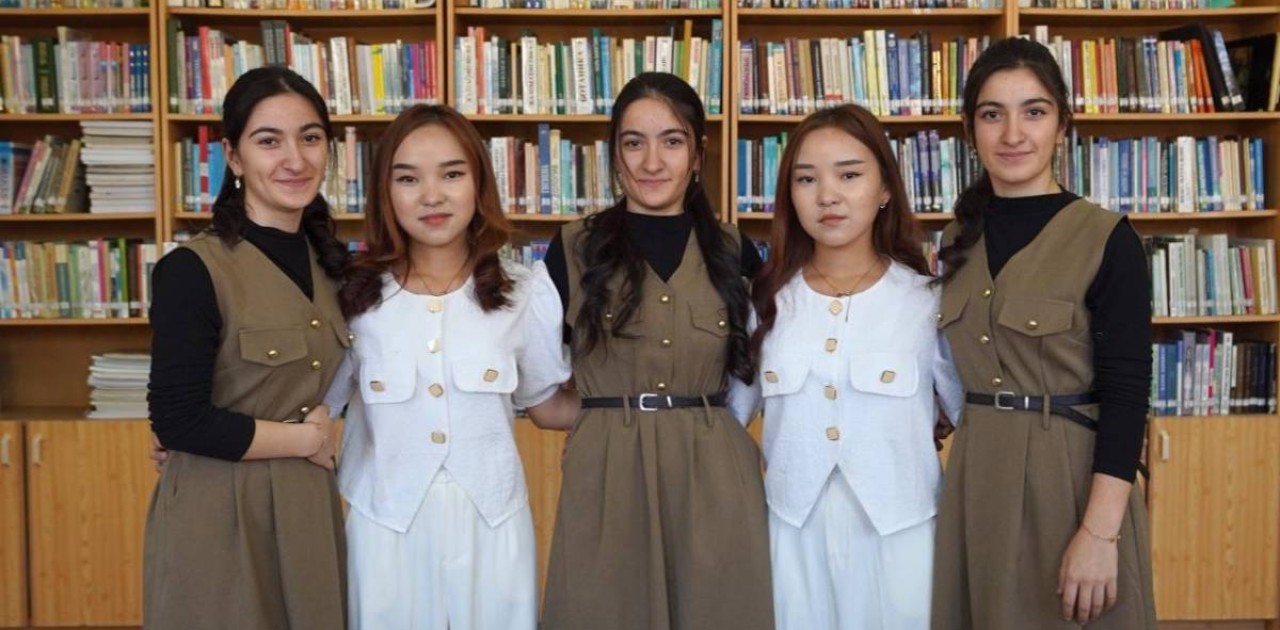 Әзербайжандық үшем мен қырғызстандық егіздер қазақ тілін үйреніп жүр (ВИДЕО)