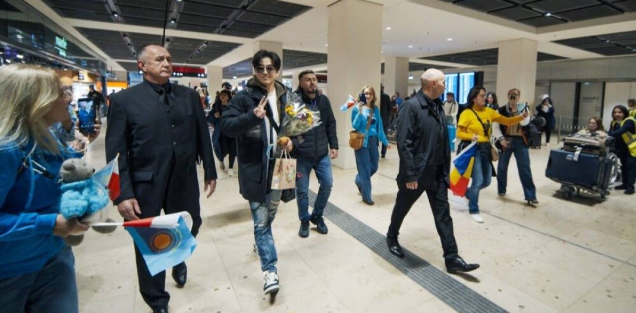 Димаш Құдайбергенді Берлинде жанкүйерлері ыстық ықыласпен қарсы алды