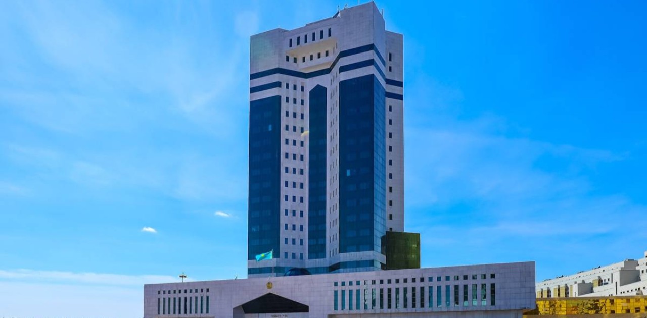 Түркістандағы өрт: Қанат Бозымбаев Үкіметтік комиссияның отырысын өткізді