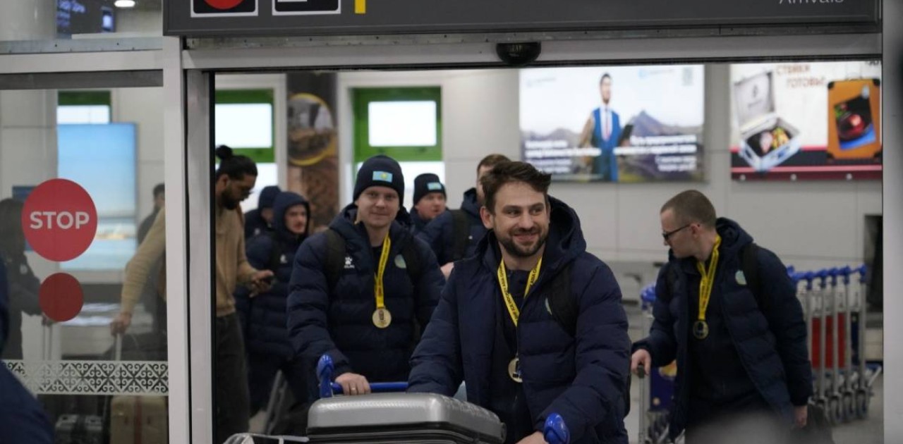 Шайбалы хоккейден Азия чемпионы атанған ерлер құрамасы Астанаға оралды