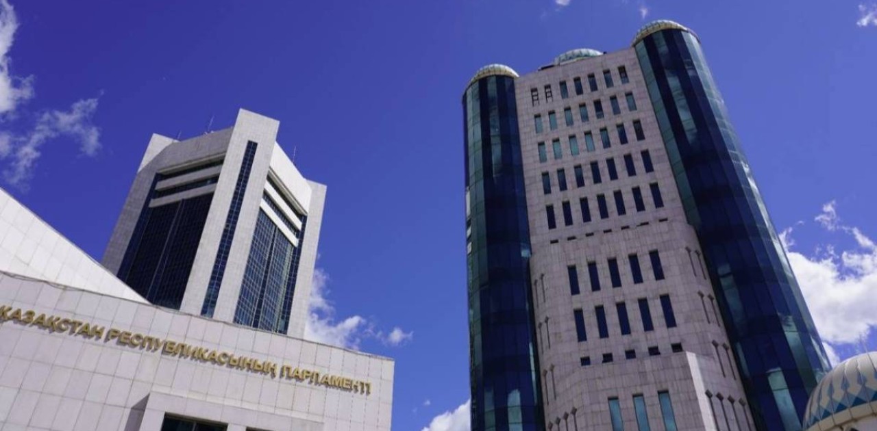 Медицина қызметкерлеріне зорлық-зомбылық көрсеткендерге жаза қатаңдайды — Мәжіліс