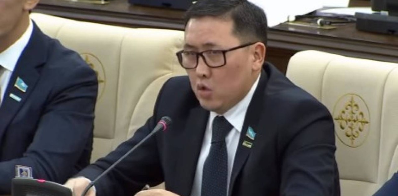 Мәжіліс депутаты ауруханалардағы көлік тұрағы мәселесін көтерді