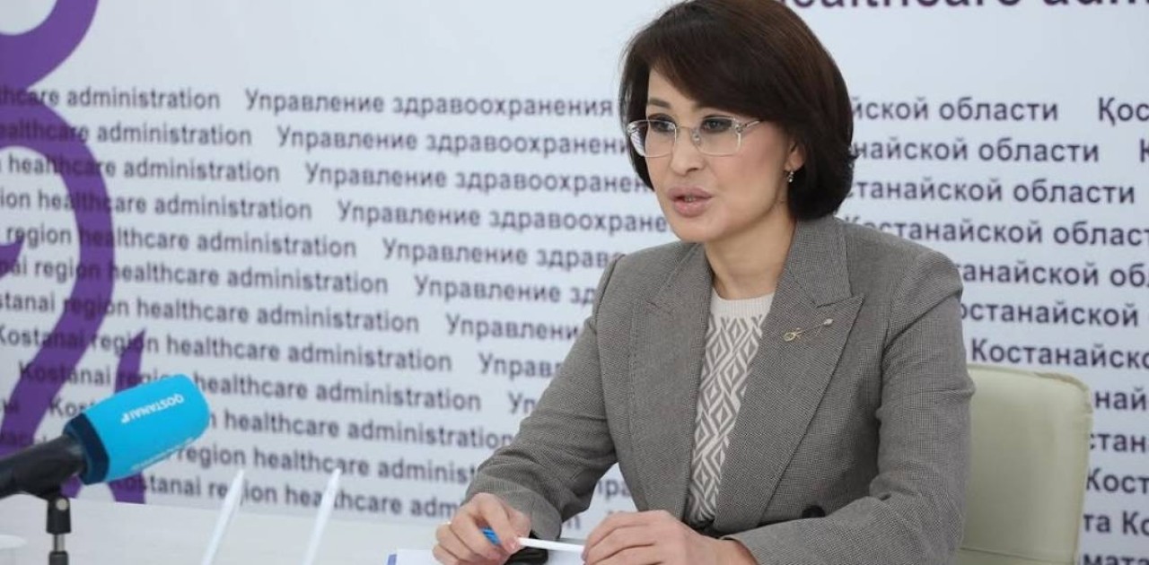 Ақмарал Әлназарова ұшақта есінен танып қалған бойжеткенге көмек көрсетті (ВИДЕО)